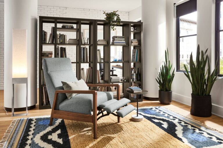 https://www.roomandboard.com/blog/wp-content/uploads/2019/01/westport_047977_21e1-768x511.jpeg